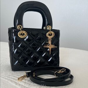 Elegant Black Square Crossbody With Straps